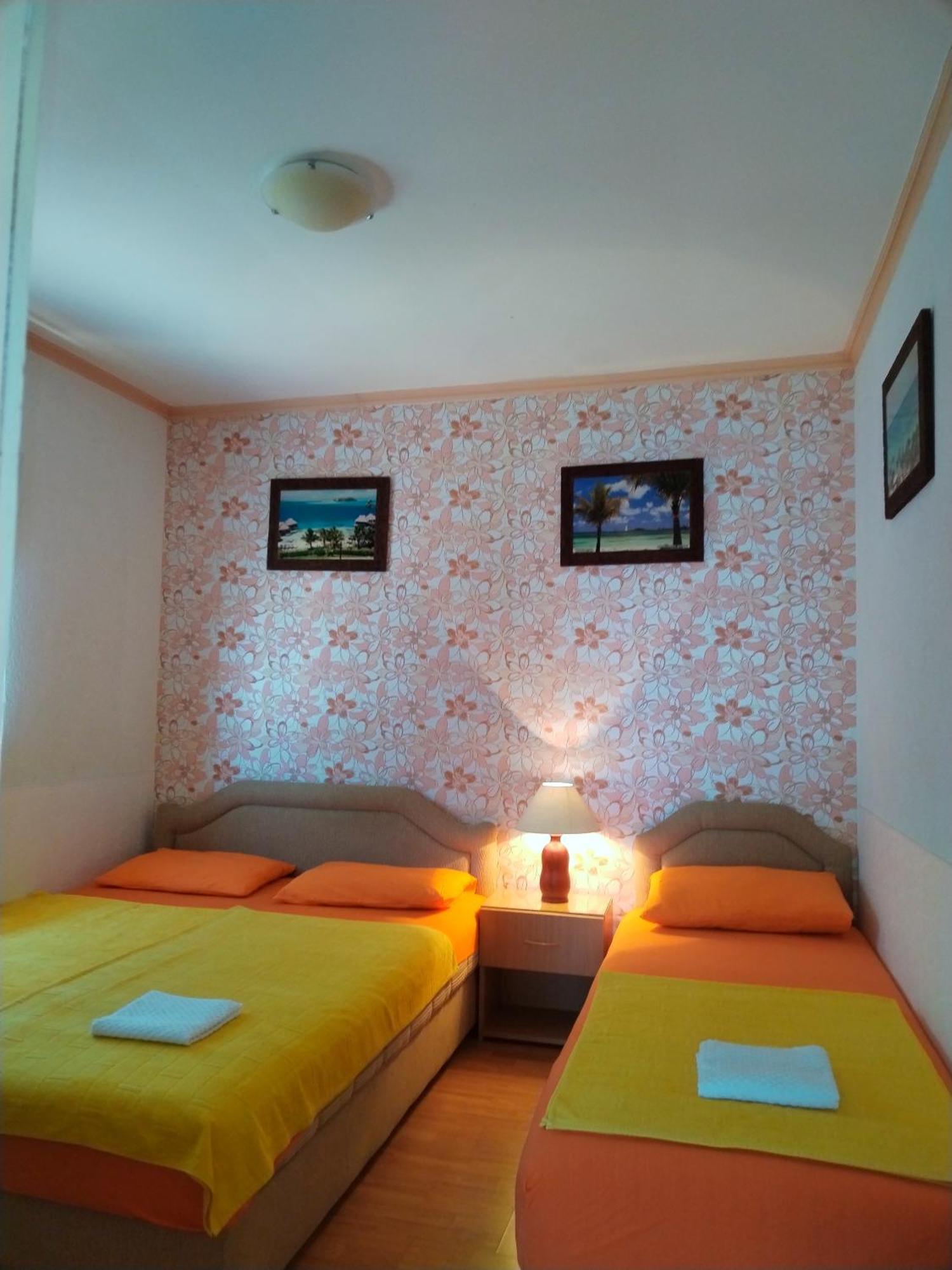 Apartmani Ljubica Utjeha Exterior photo