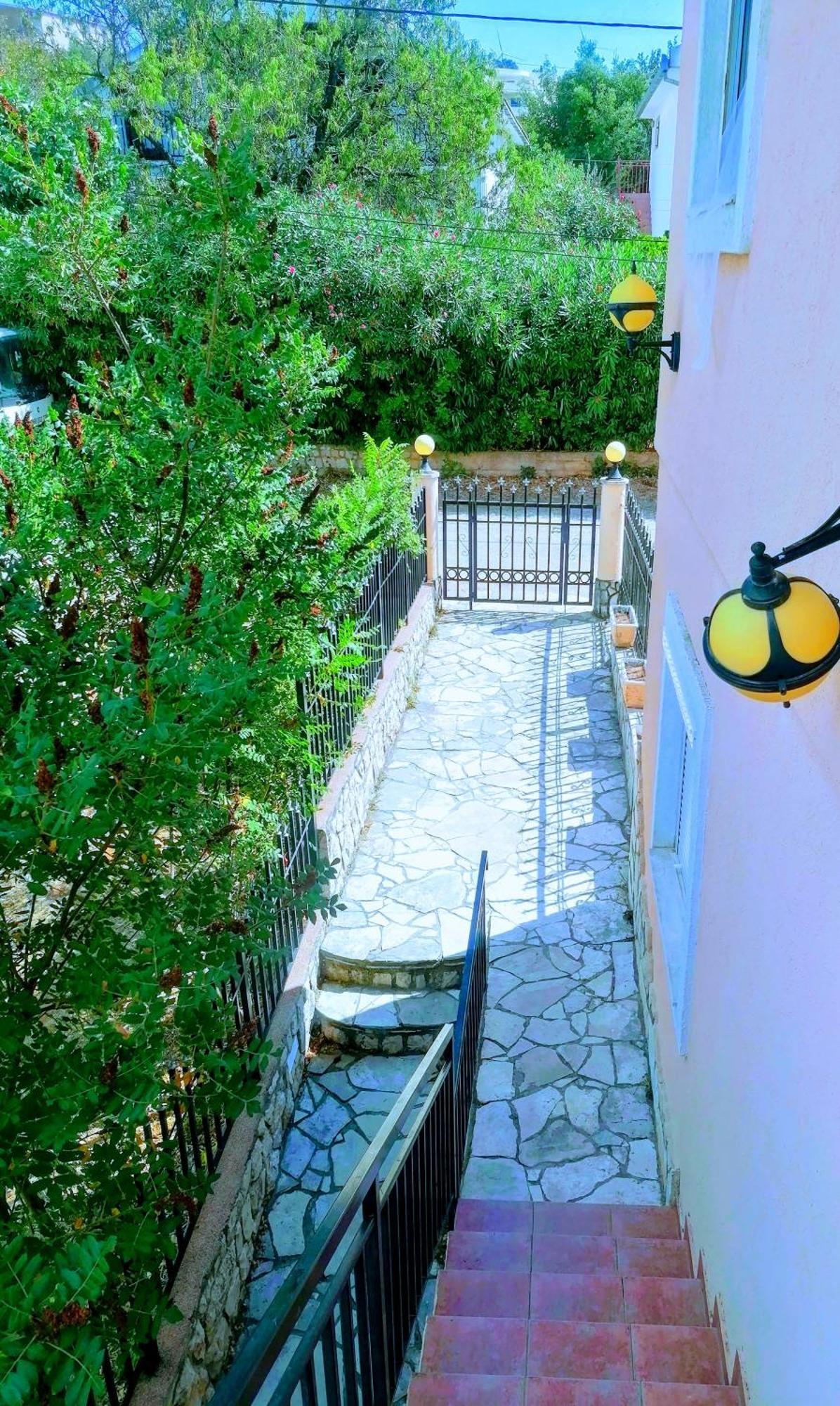 Apartmani Ljubica Utjeha Exterior photo
